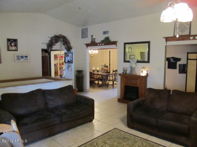 11616 South Rural Road Tempe, AZ 85284 - Photo 9 of 10 Living Rm to kitchen