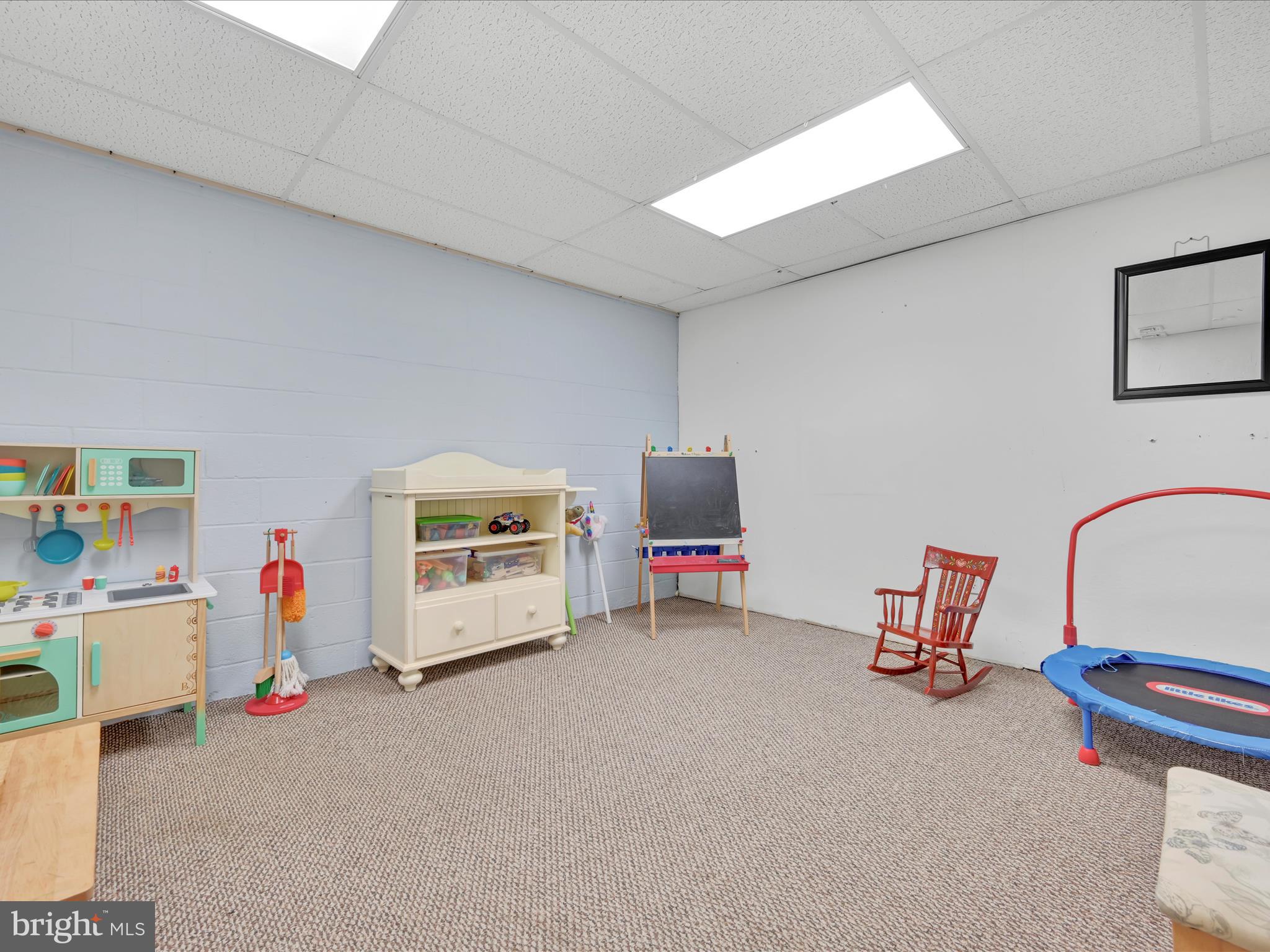 28 Buttonwood Drive Lititz, PA 17543 - Photo 21 of 32 a living room with furniture