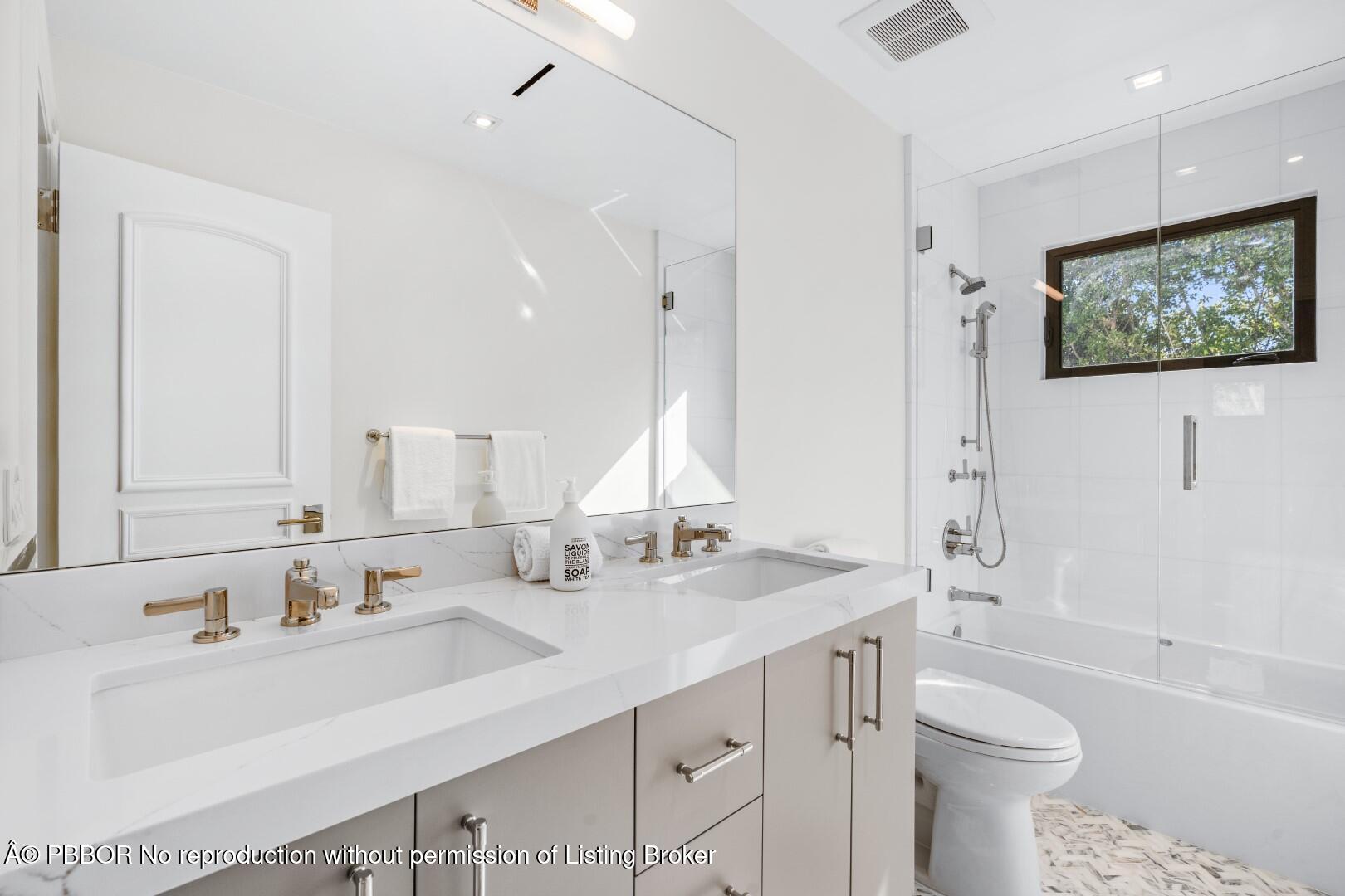 150 El Vedado Road Palm Beach, FL 33480 - Photo 40 of 77 a bathroom with a toilet a sink a tub and a mirror