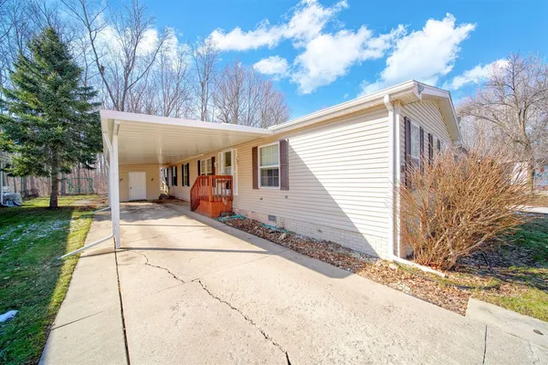 $69,000 | 909 Savannah River Drive, Adrian, MI 49221