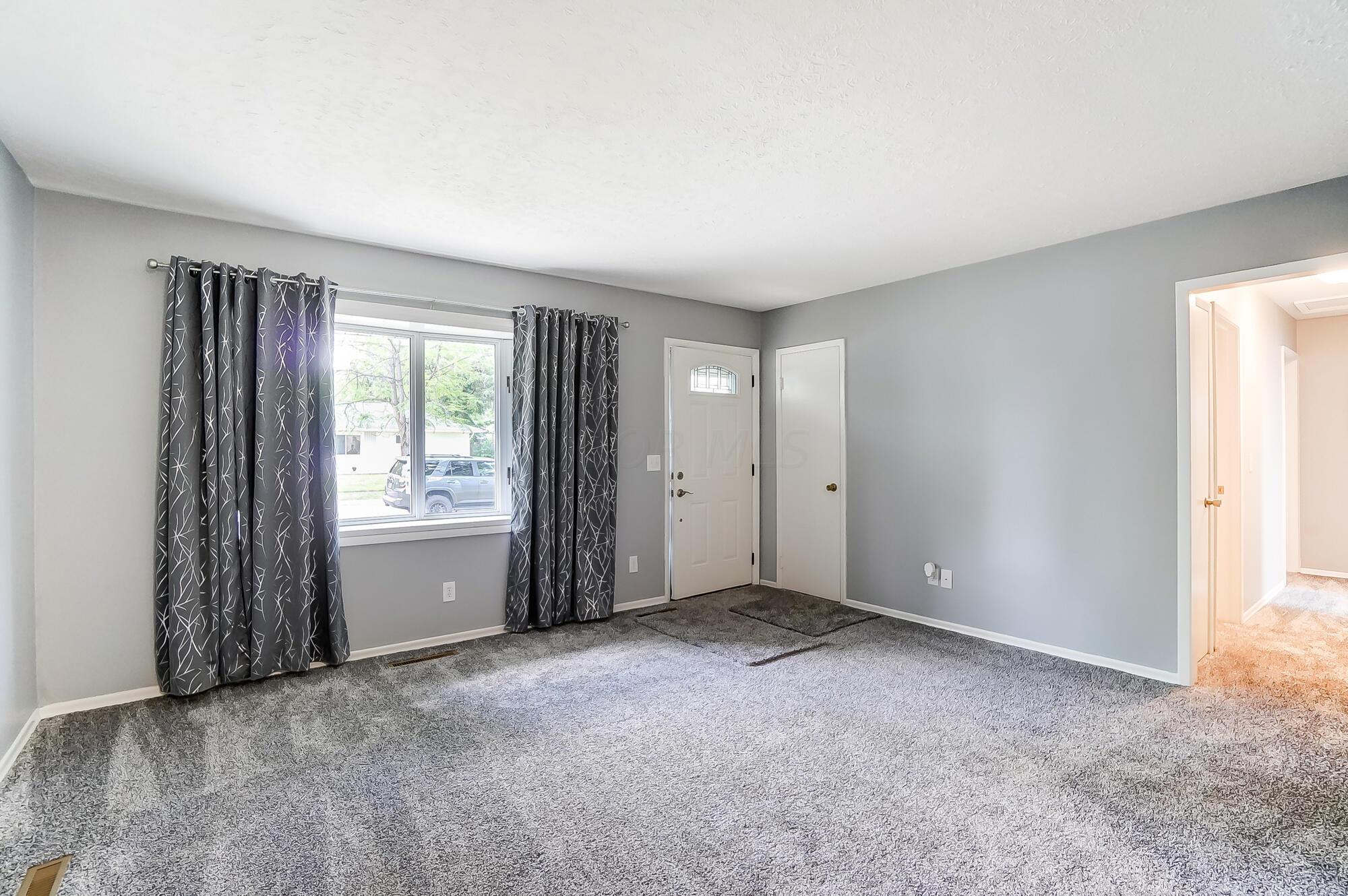 4549 Grimsby Road Columbus, OH 43227 - Photo 4 of 22 Living Room