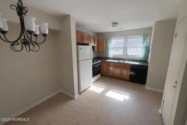 $1,800 | 16 Pin Oak Lane, Little Egg Harbor, NJ 08087