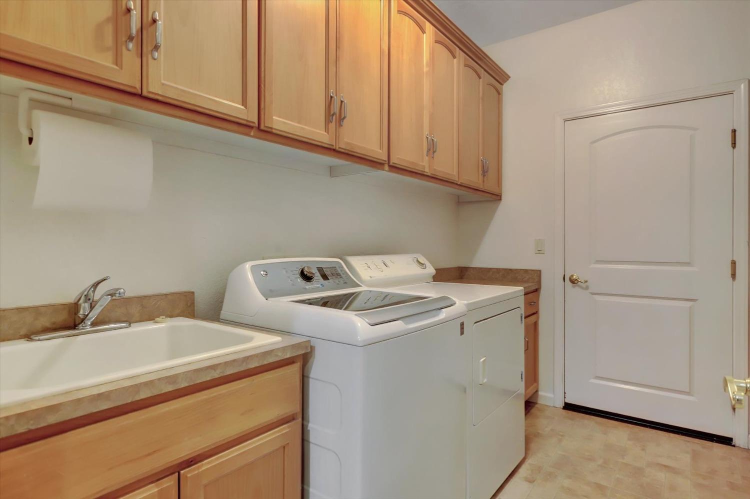 17036 Alice Way Grass Valley, CA 95949 - Photo 21 of 58 a utility room with dryer and washer