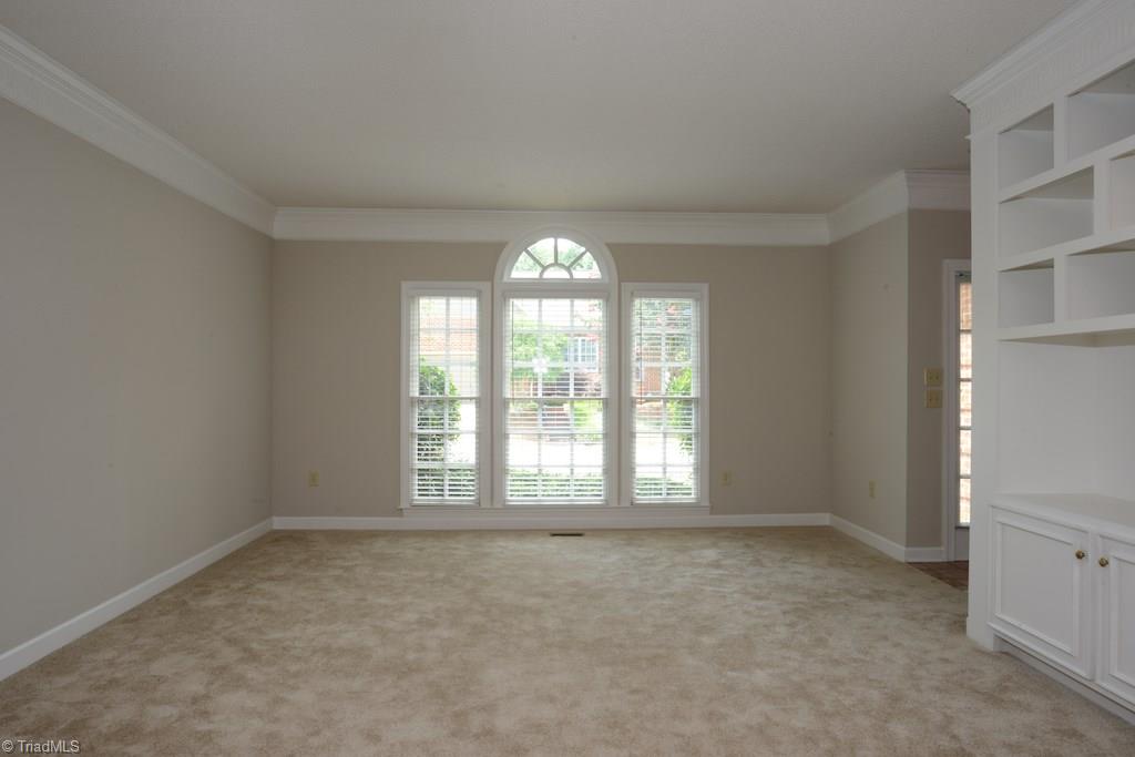918 Flicker Lane High Point, NC 27262 - Photo 7 of 27 Gallery Image 7