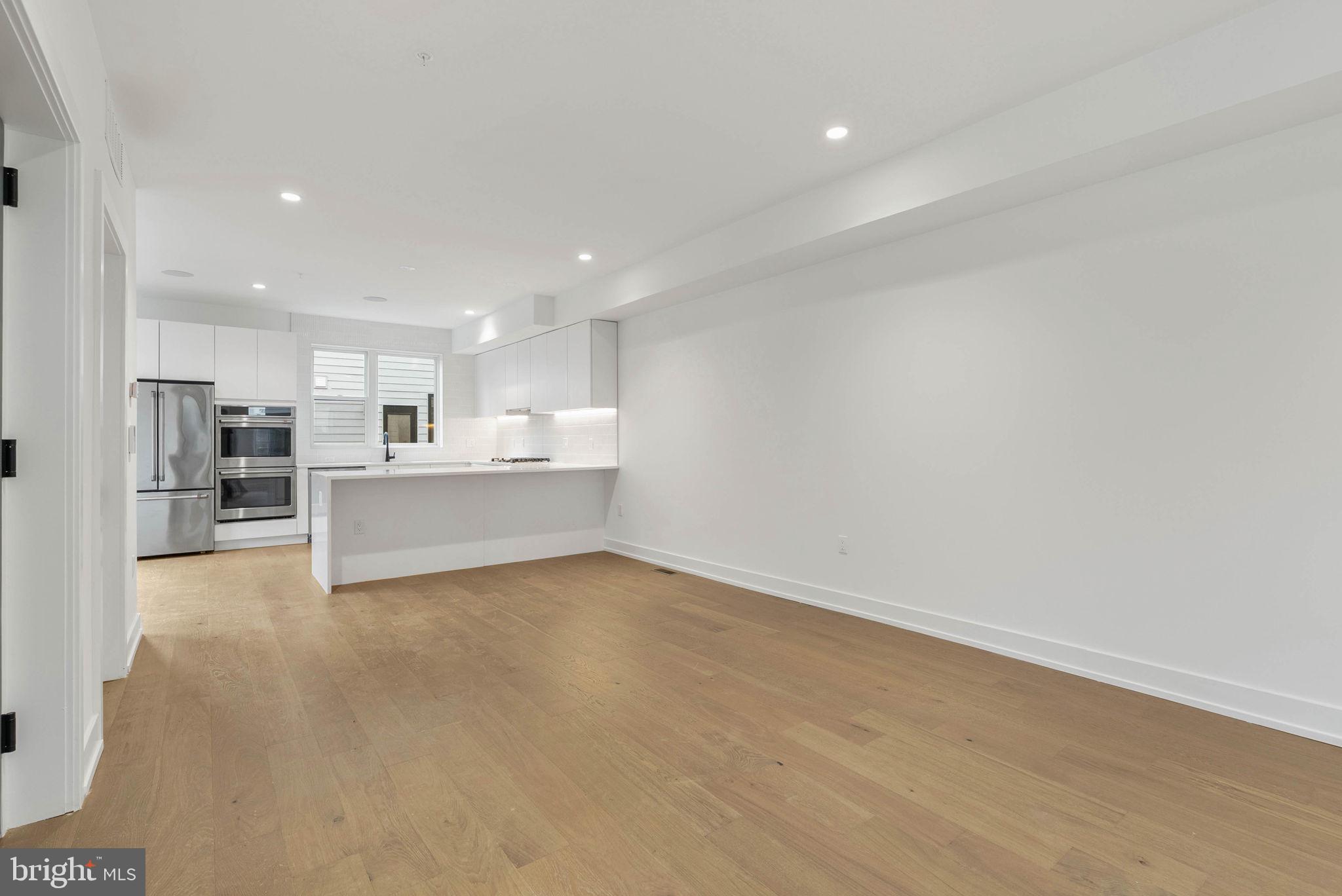 660 Fairmount Avenue Philadelphia, PA 19123 - Photo 3 of 40