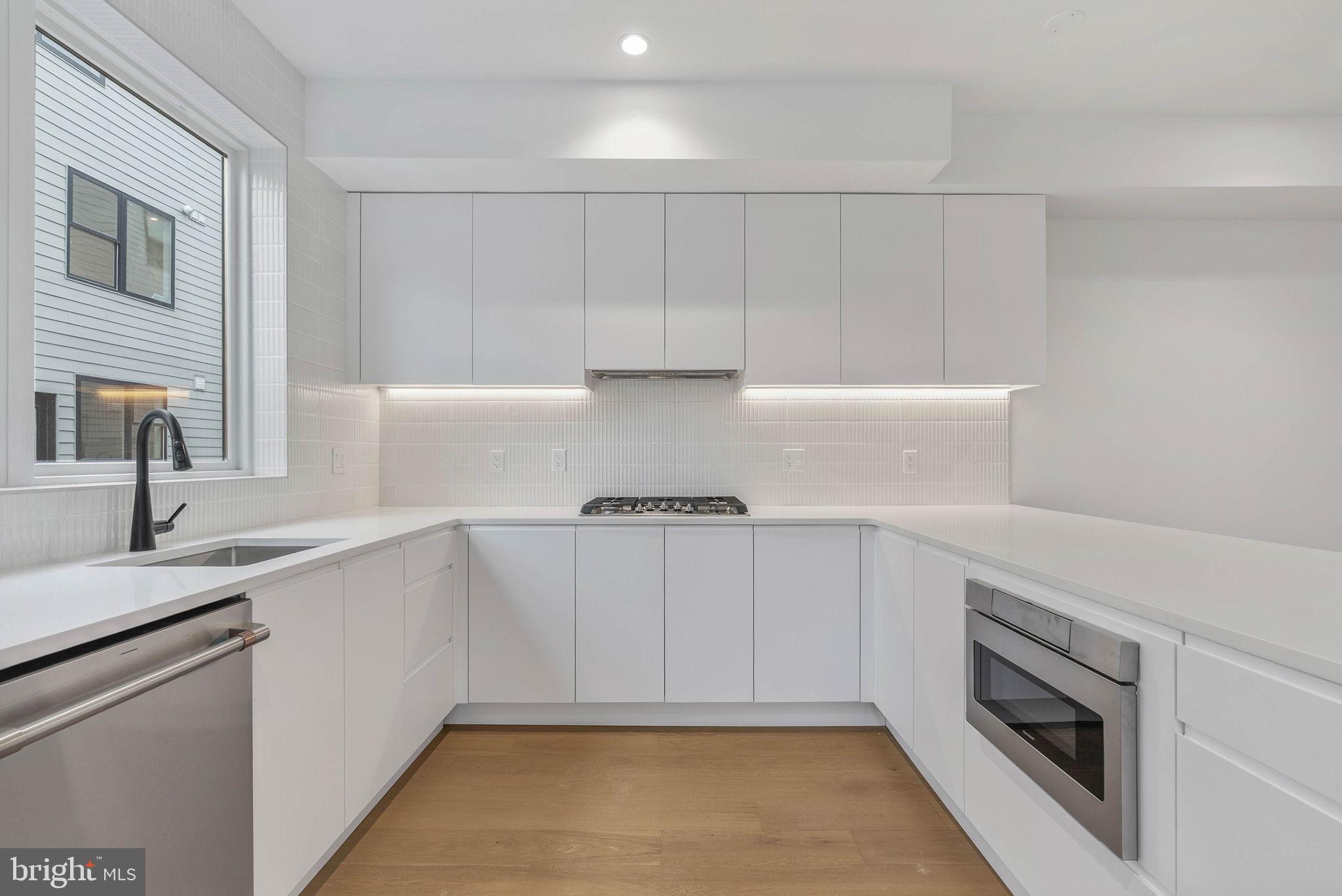 660 Fairmount Avenue Philadelphia, PA 19123 - Photo 5 of 40