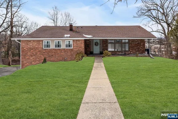 $750,000 | 4 Korwel Court, West Orange, NJ 07052