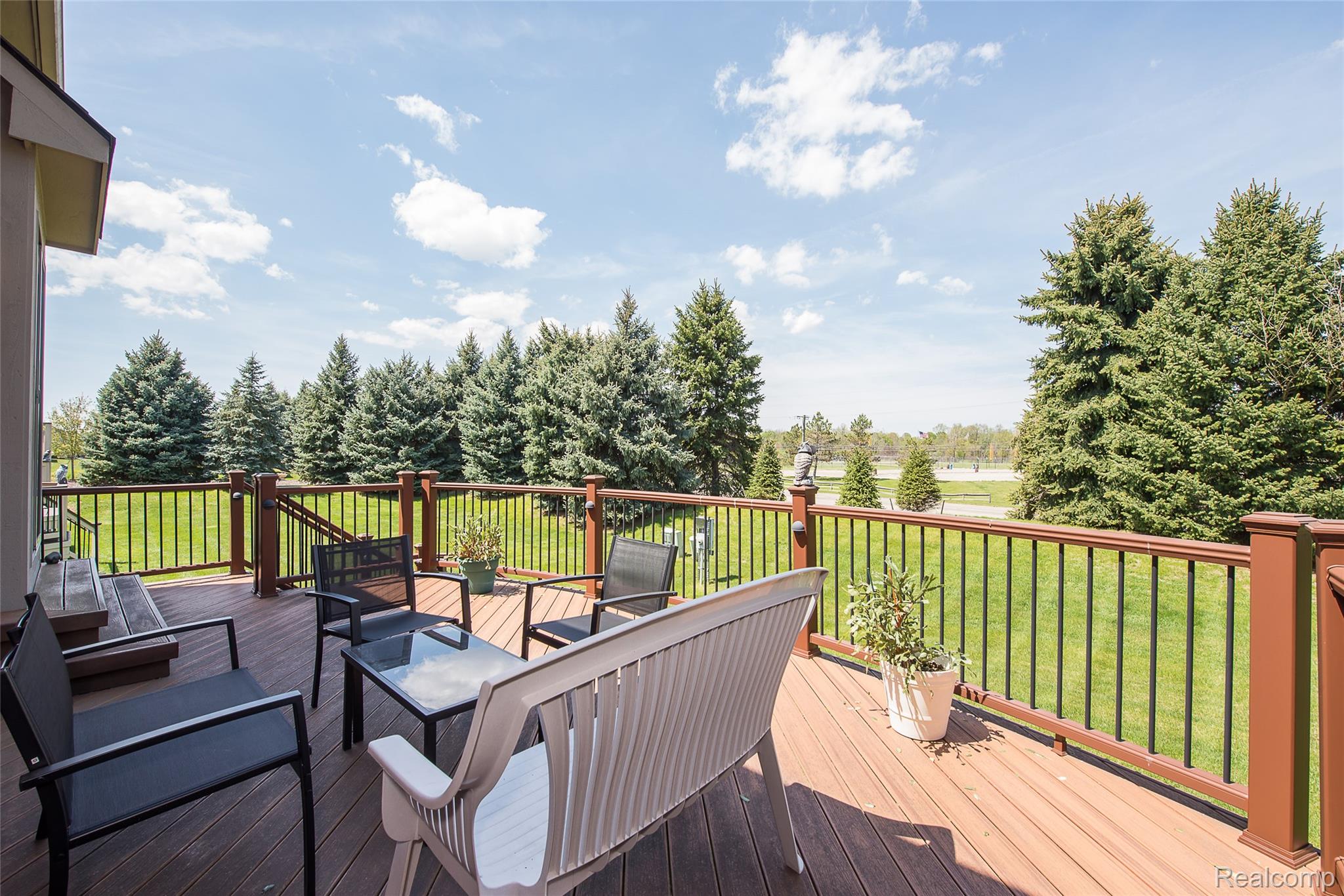 20605 Golf Ridge Circle Livonia, MI 48152 - Photo 37 of 42 Deck (pic #1)