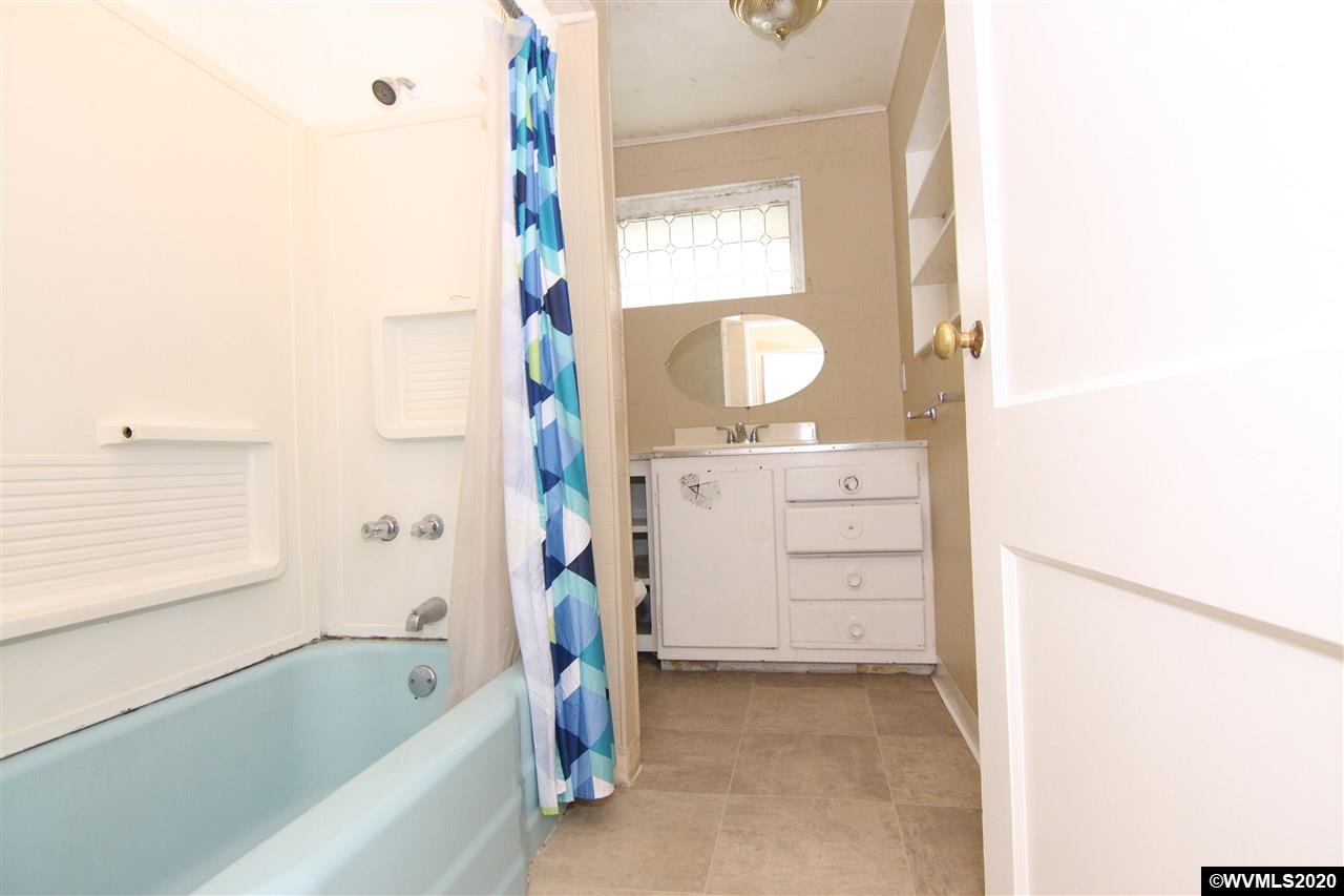 12938 Southeast Foster Road Portland, OR 97236 - Photo 6 of 9