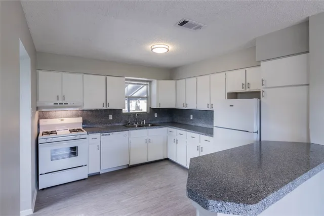 $1,950 | 207 North Cougar Avenue, Cedar Park, TX 78613