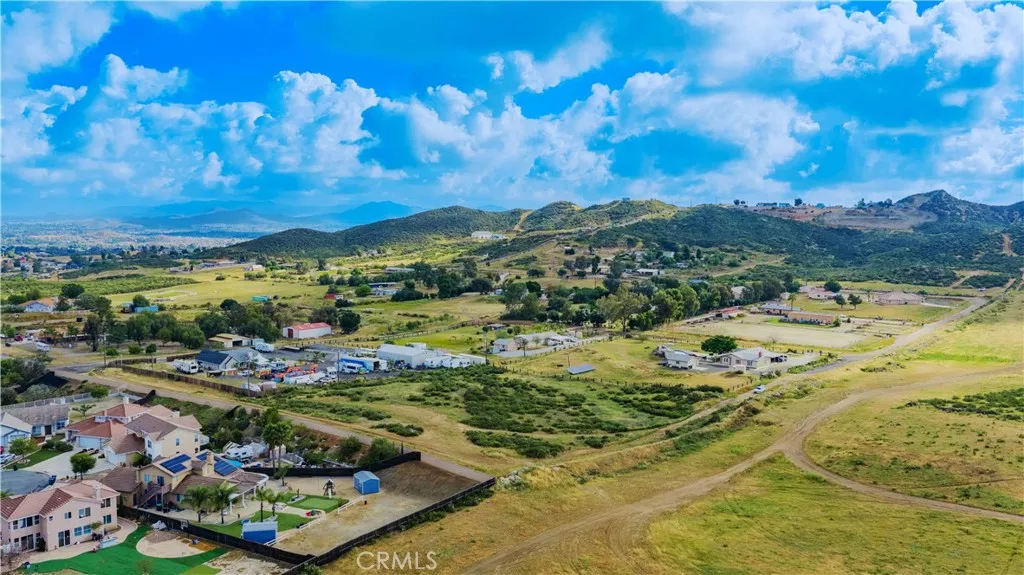 1 Sunset Wildomar, CA 92595 - Photo 27 of 44 a view of a city with an ocean