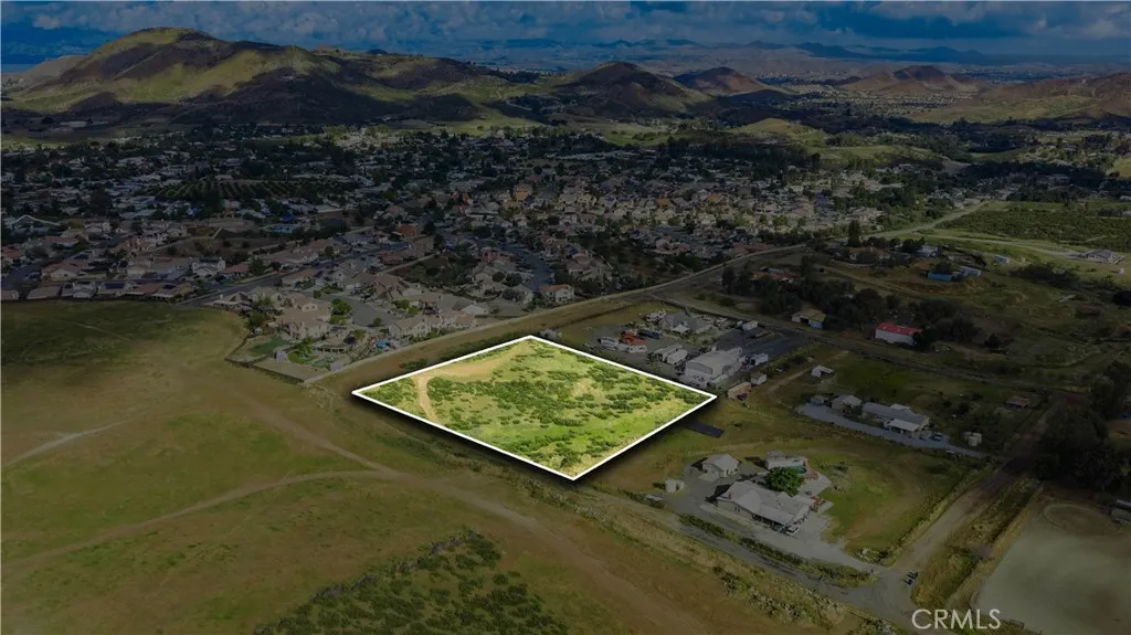 1 Sunset Wildomar, CA 92595 - Photo 3 of 44 a view of a yard