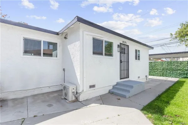 a front view of house with yard