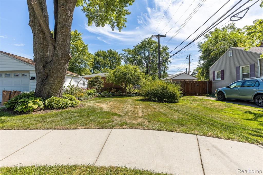 327 West Maple Road Clawson, MI 48017 - Photo 24 of 26