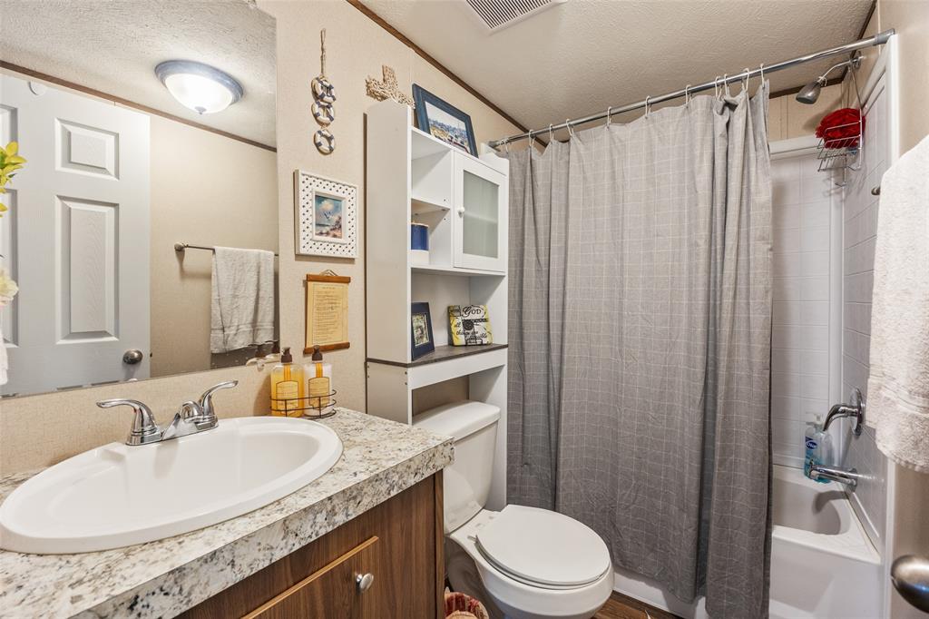 514 Blue Sky Court Springtown, TX 76082 - Photo 33 of 40 Guest bathroom