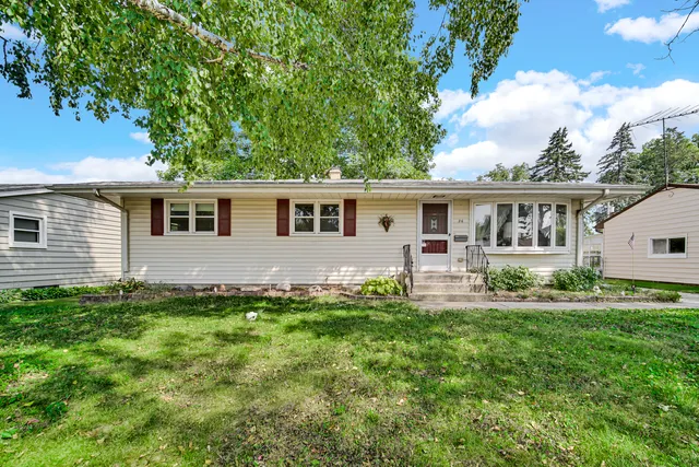 a view of a house with a backyard