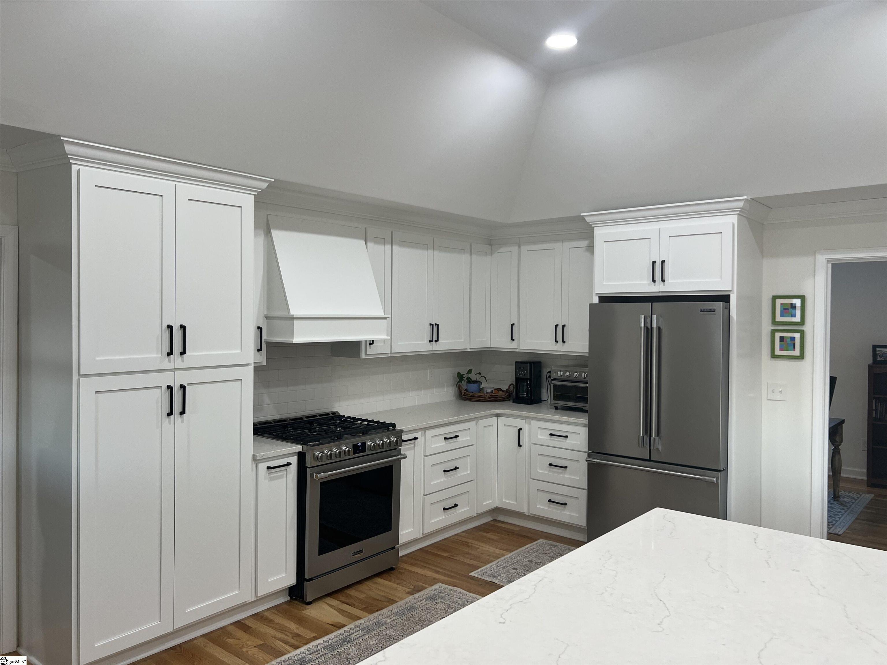 28 Isbell Lane Greenville, SC 29607 - Photo 5 of 24