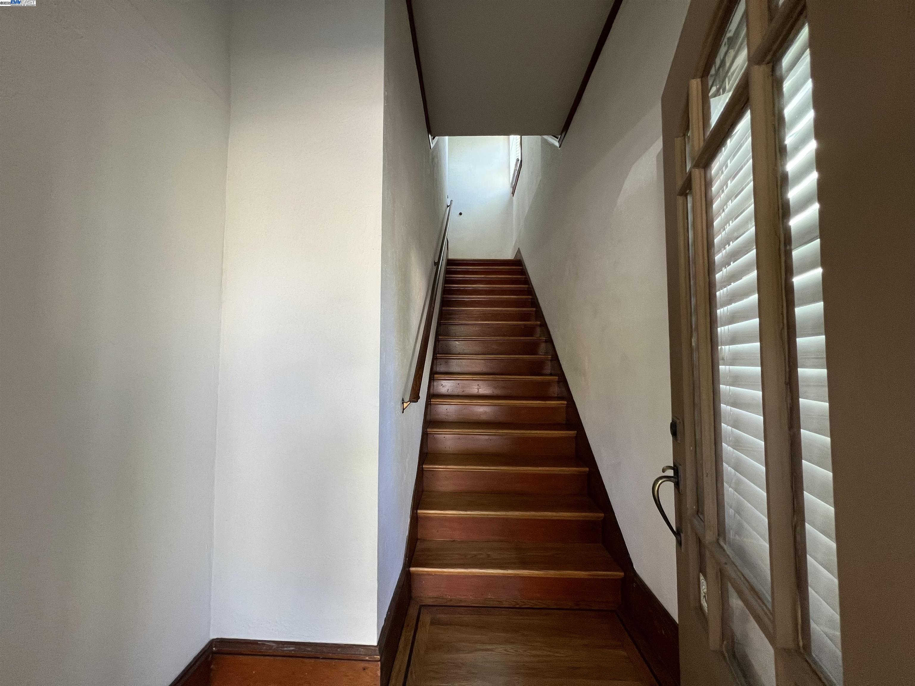 1301 9th Street Alameda, CA 94501 - Photo 8 of 12 a view of entryway