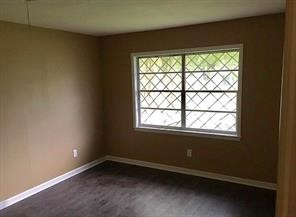 514 West Sunnyside Street Houston, TX 77091 - Photo 7 of 8 an empty room with a window