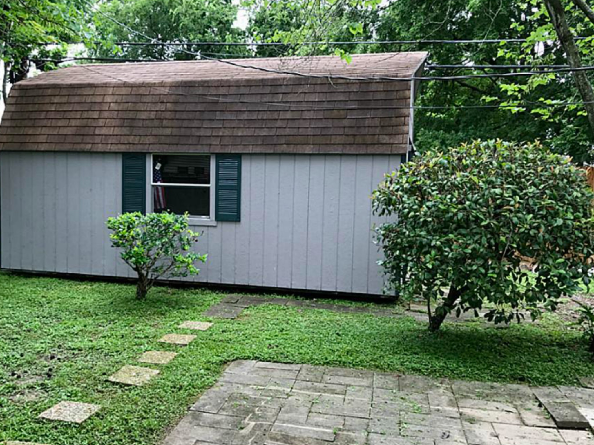 514 West Sunnyside Street Houston, TX 77091 - Photo 8 of 8 a view of a backyard of the house