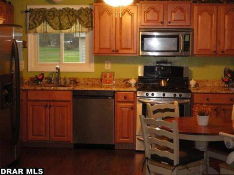 9530 Merrick Street Taylor, MI 48180 - Photo 4 of 14 20007315-3.JPG