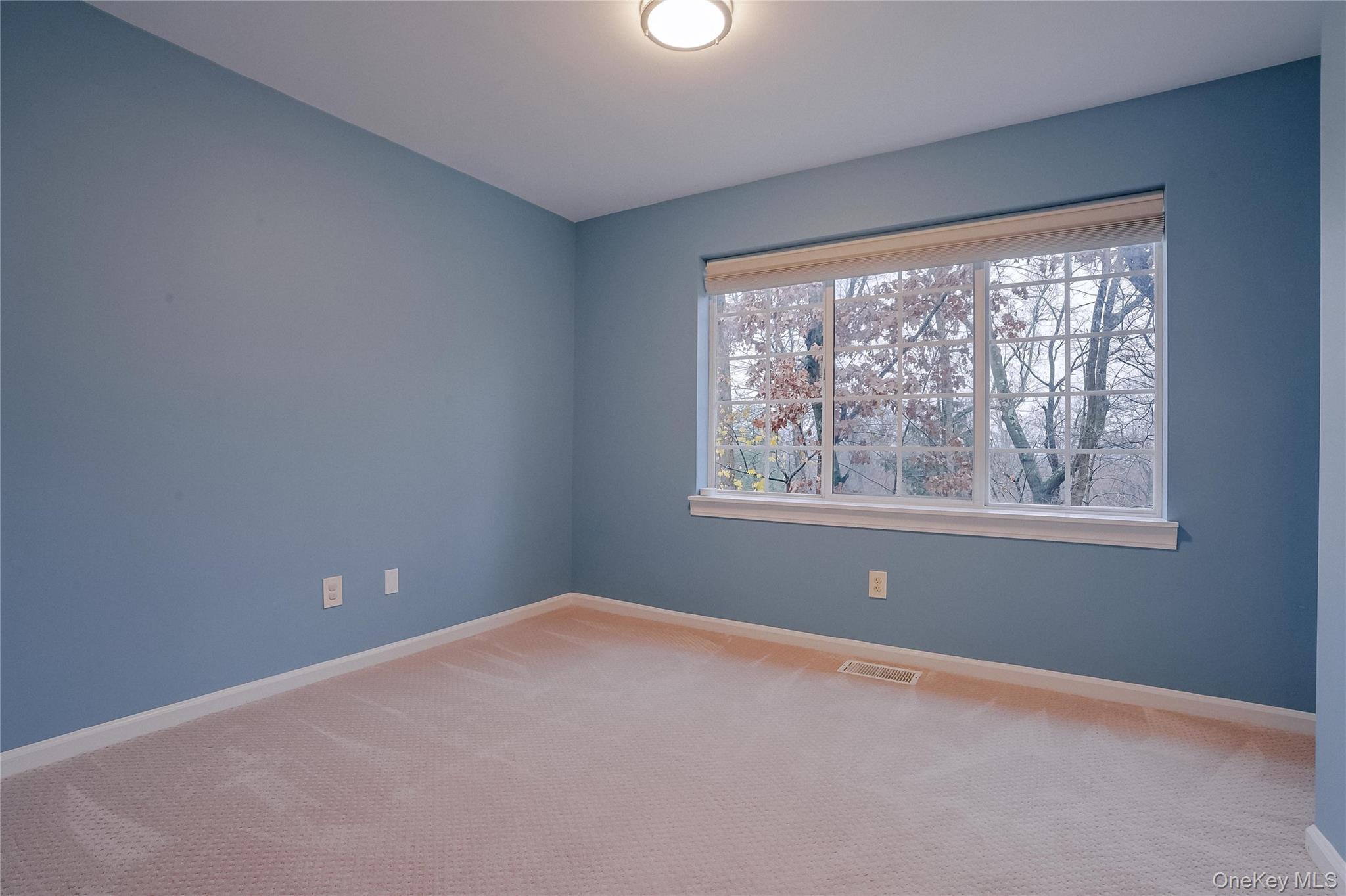 203 Park Ridge Lane White Plains, NY 10603 - Photo 14 of 30 an empty room with windows