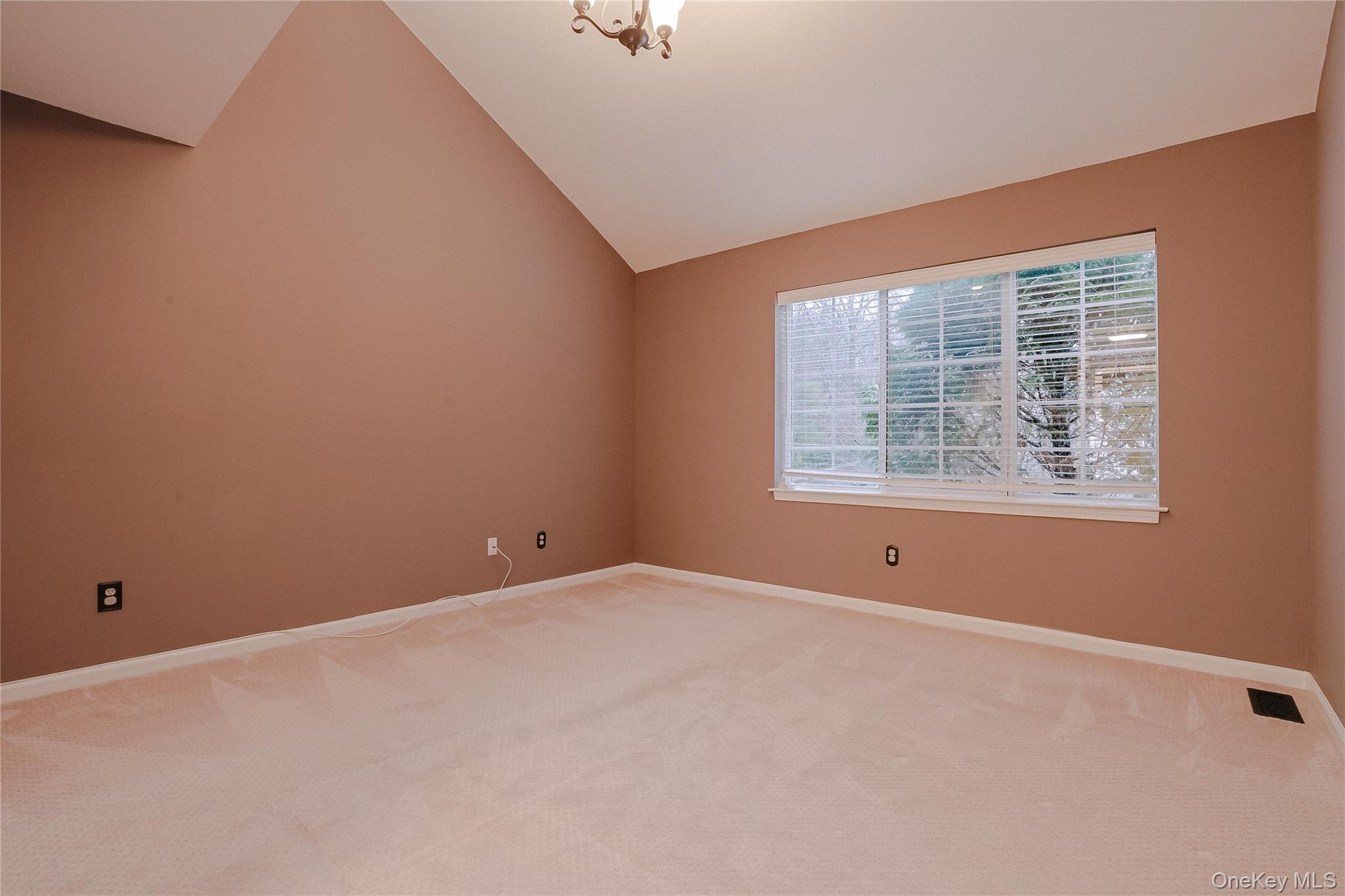 203 Park Ridge Lane White Plains, NY 10603 - Photo 9 of 30 an empty room with windows