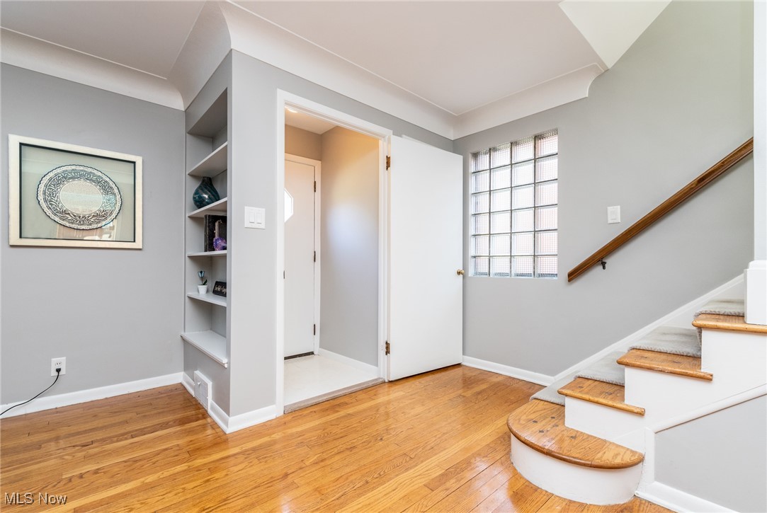 2536 Traymore Road Cleveland, OH 44118 - Photo 4 of 29 Foyer entrance featuring light hardwood / wood-style floors