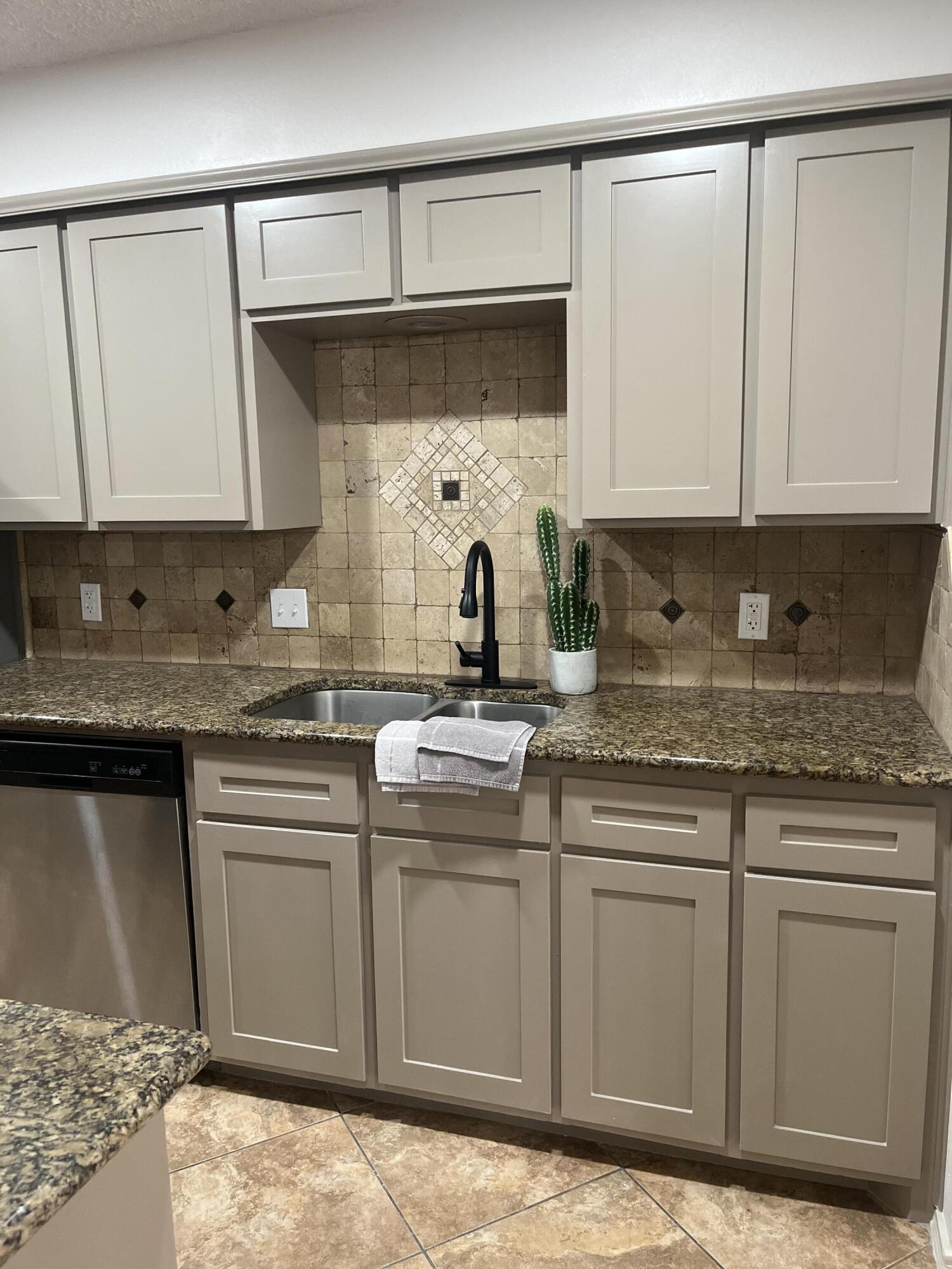 2811 78th Street Lubbock, TX 79423 - Photo 3 of 21 02