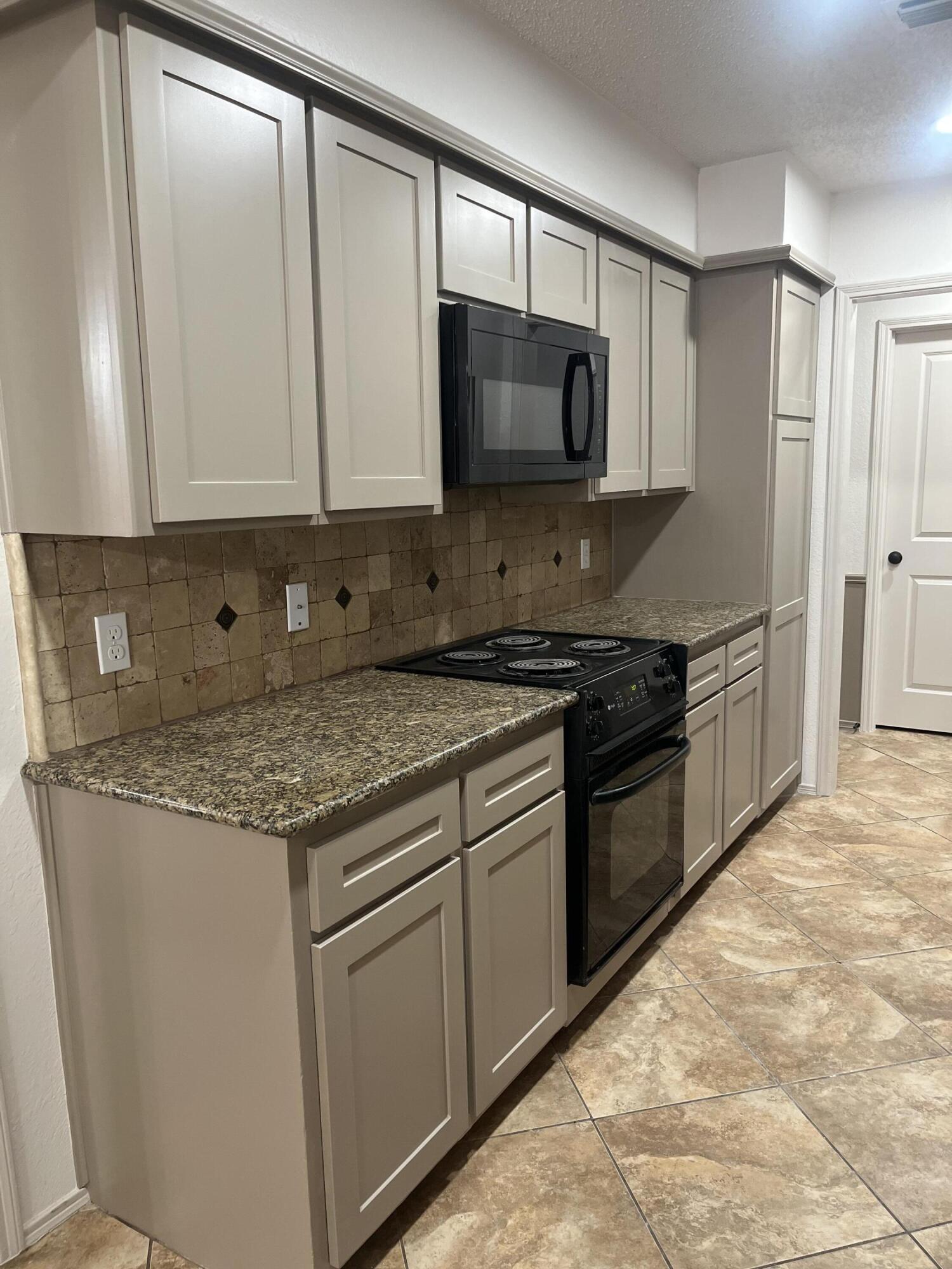 2811 78th Street Lubbock, TX 79423 - Photo 4 of 21 03