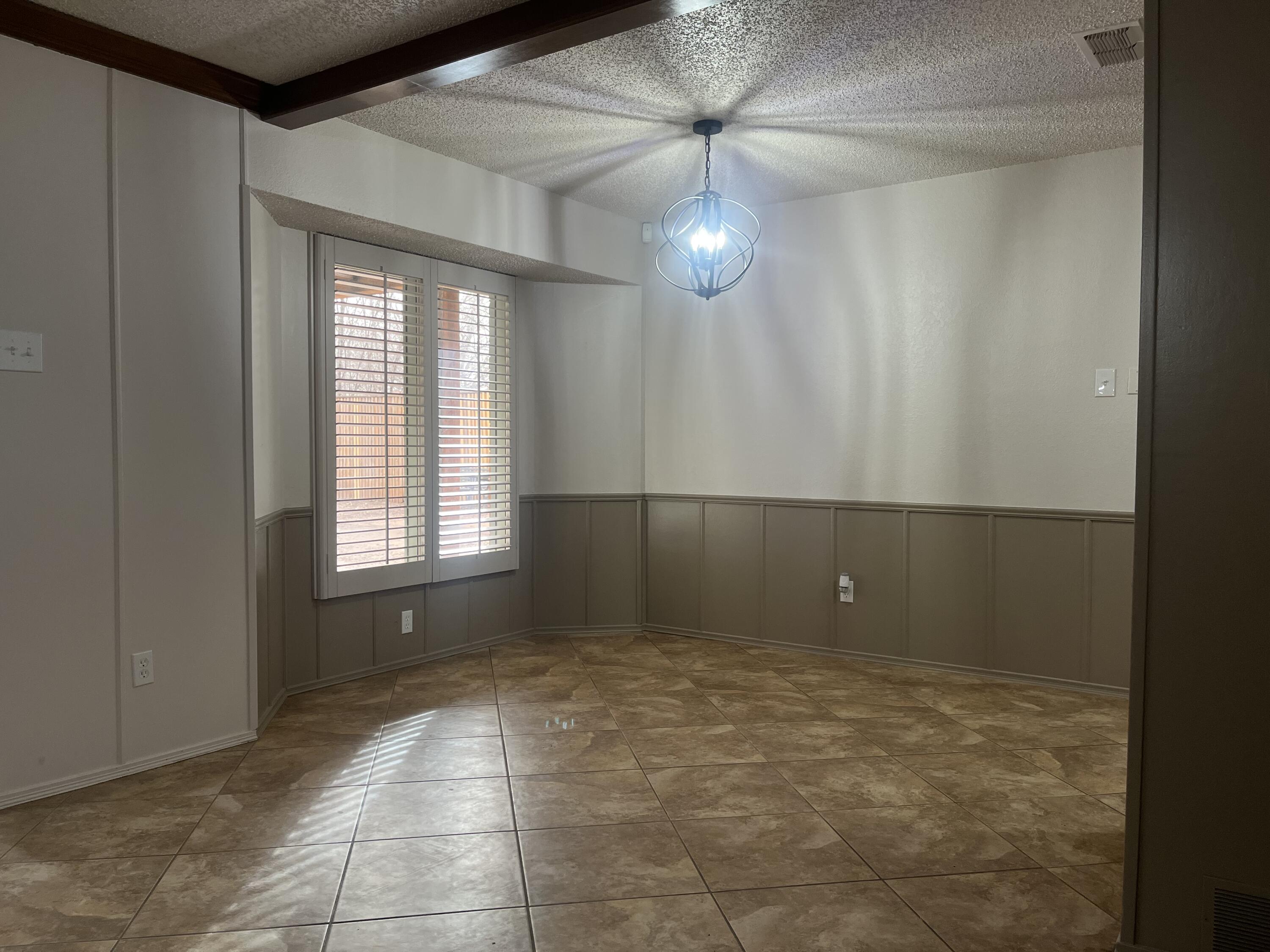 2811 78th Street Lubbock, TX 79423 - Photo 6 of 21 05