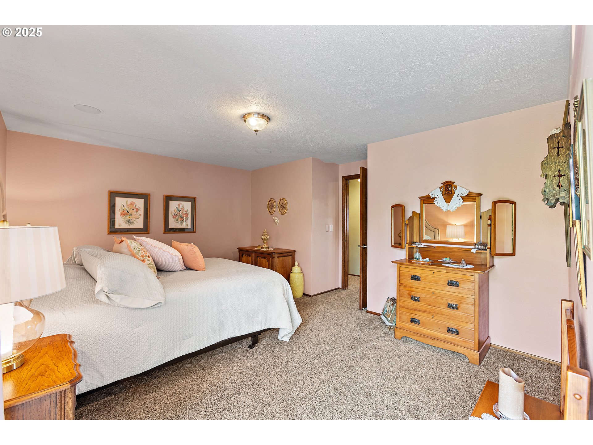 1754 Springtime Court Northeast Keizer, OR 97303 - Photo 13 of 35 a bedroom with a bed and dresser