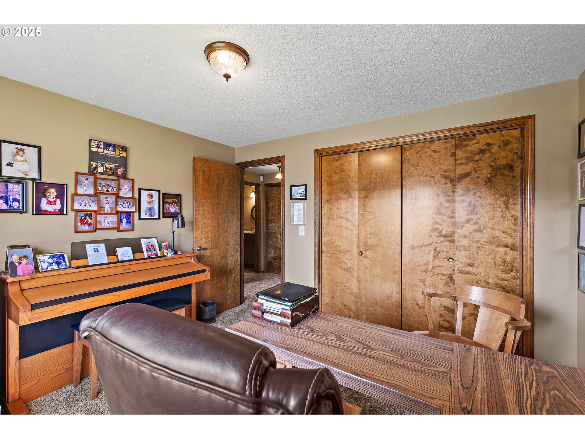 1754 Springtime Court Northeast Keizer, OR 97303 - Photo 21 of 35 a room with furniture window and book shelf