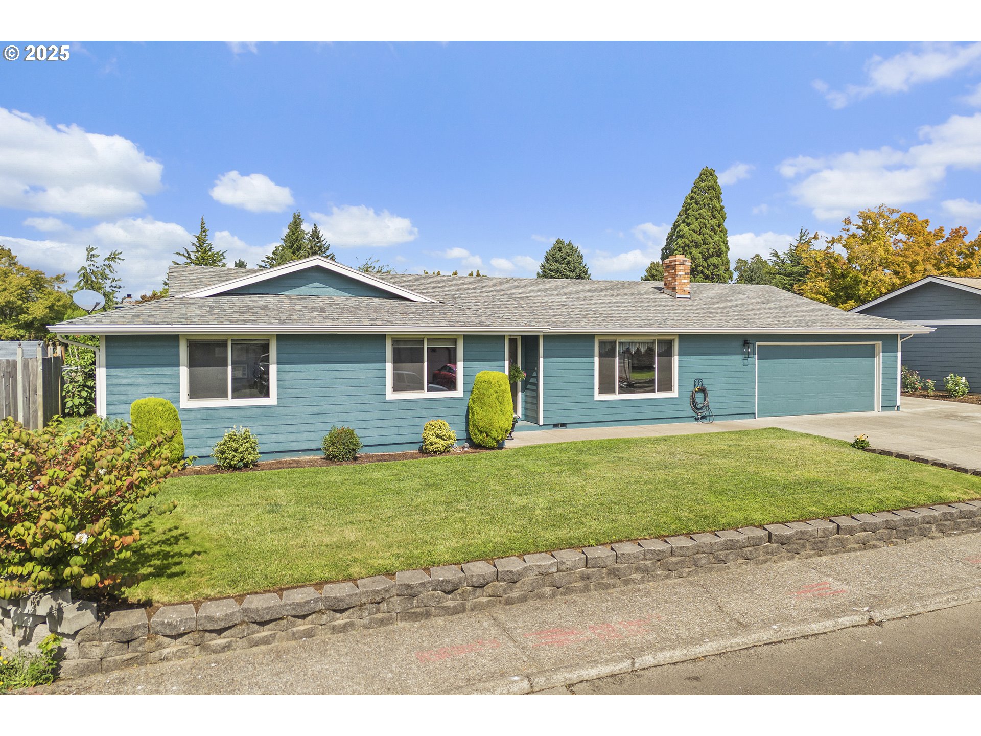 1754 Springtime Court Northeast Keizer, OR 97303 - Photo 3 of 35 a front view of a house with a garden