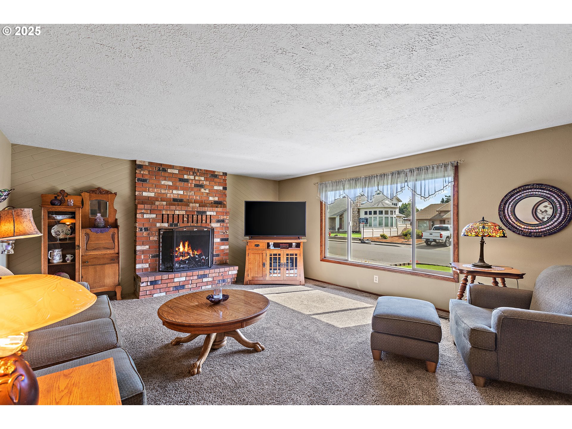 1754 Springtime Court Northeast Keizer, OR 97303 - Photo 5 of 35 a living room with furniture and a flat screen tv