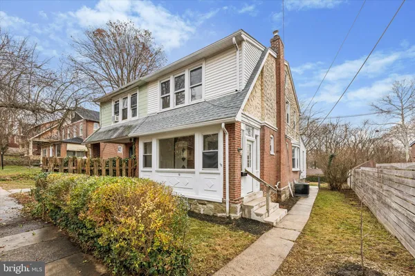 a view of a yard in front of a house