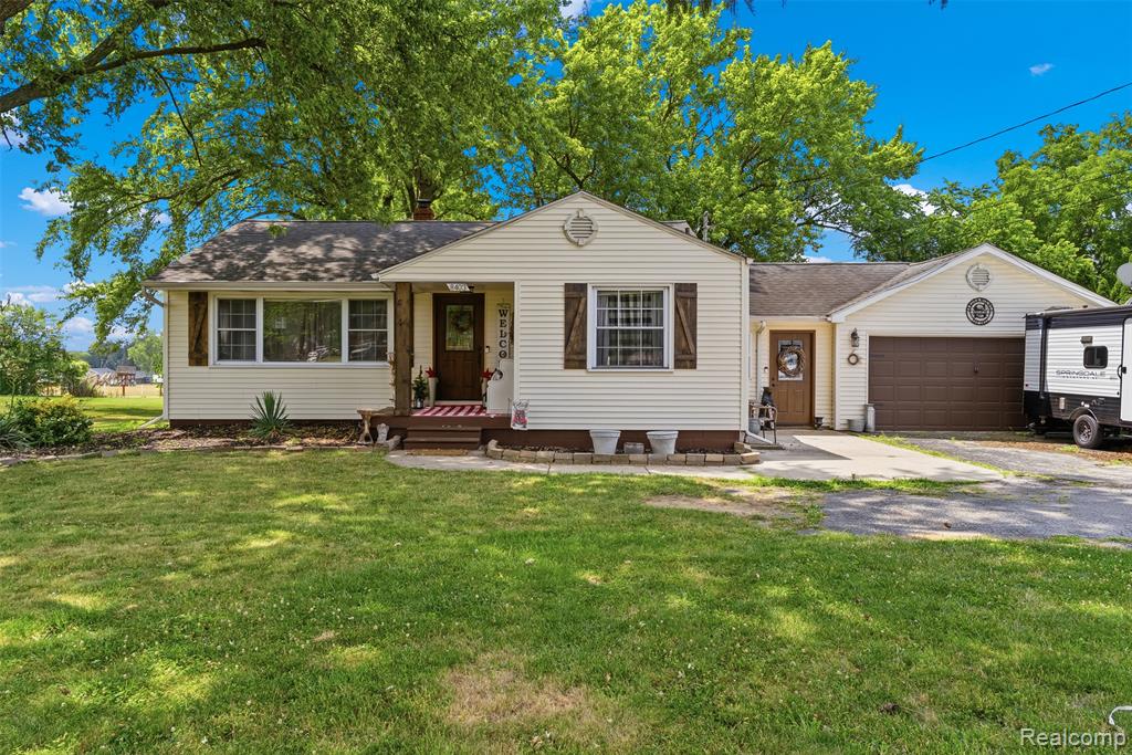 8403 Miller Road Swartz Creek, MI 48473 - Photo 3 of 37