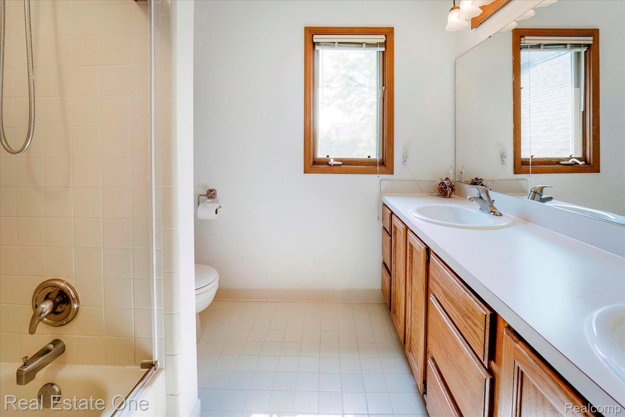 1274 Kingspath Drive Rochester, MI 48306 - Photo 40 of 51 Gallery Image 40