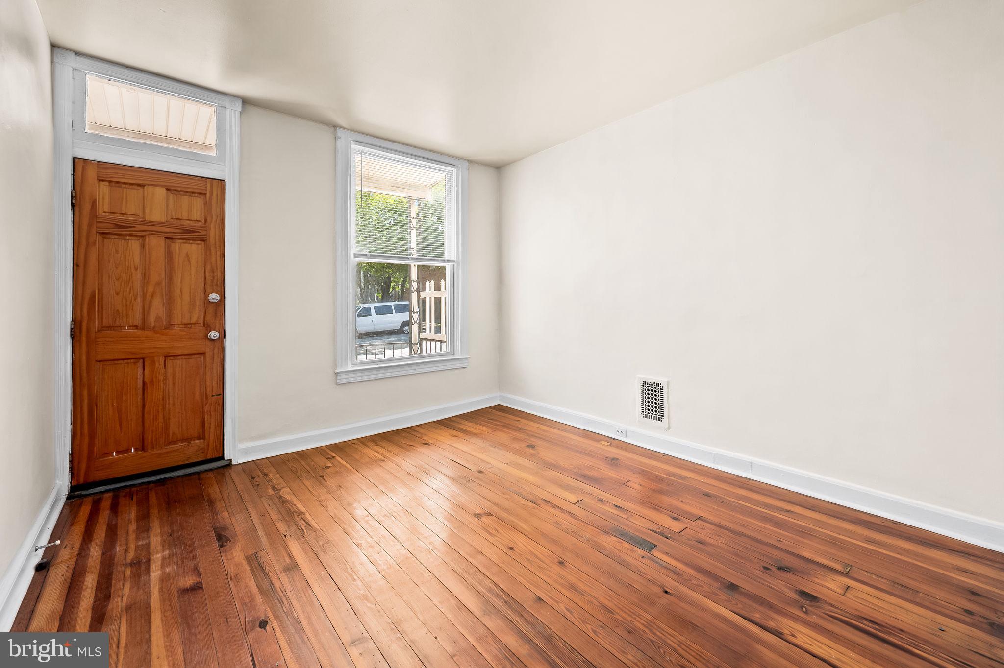 2212 Annapolis Road Baltimore, MD 21230 - Photo 7 of 27 Living Room