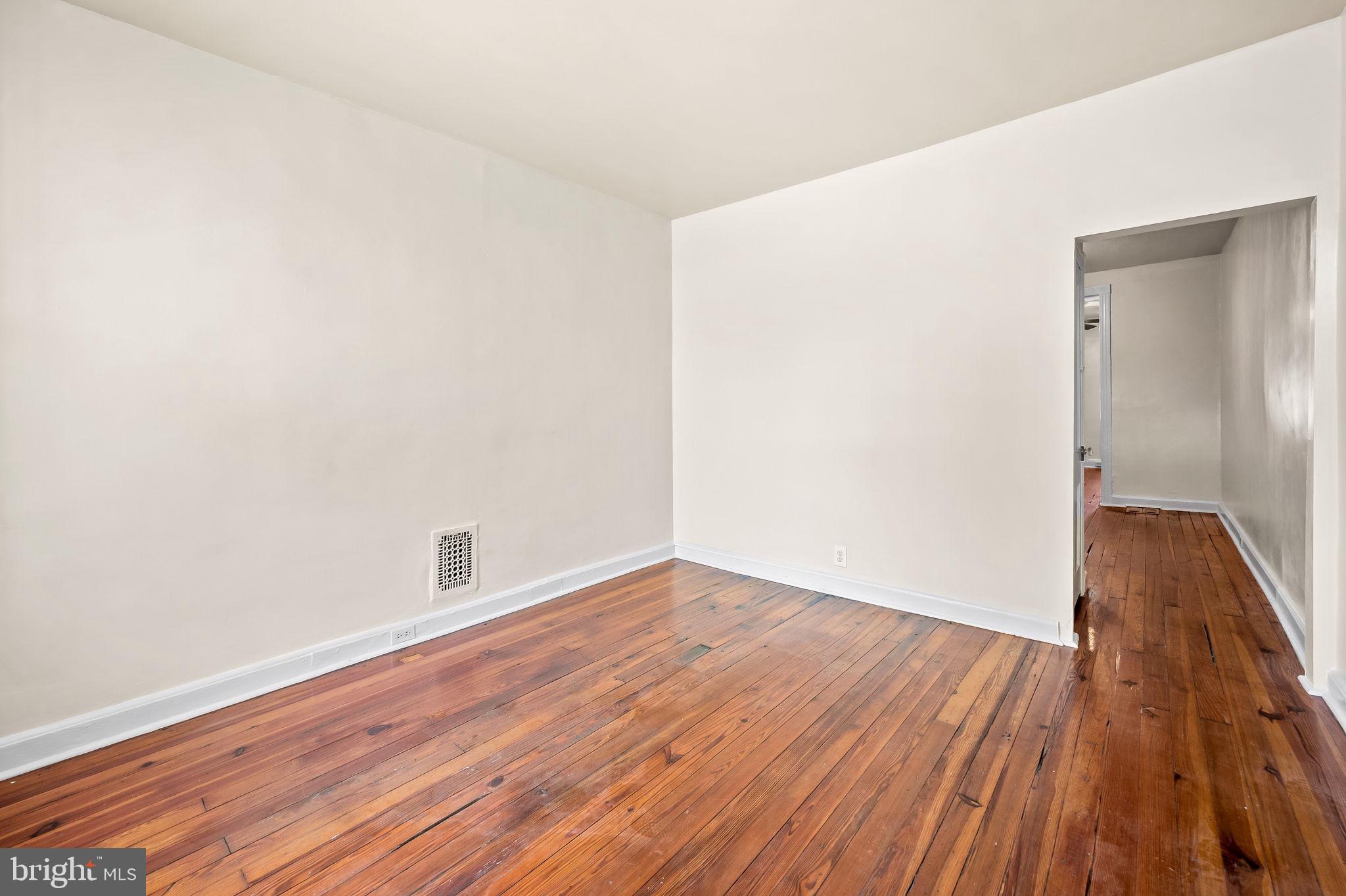 2212 Annapolis Road Baltimore, MD 21230 - Photo 9 of 27 Living Room