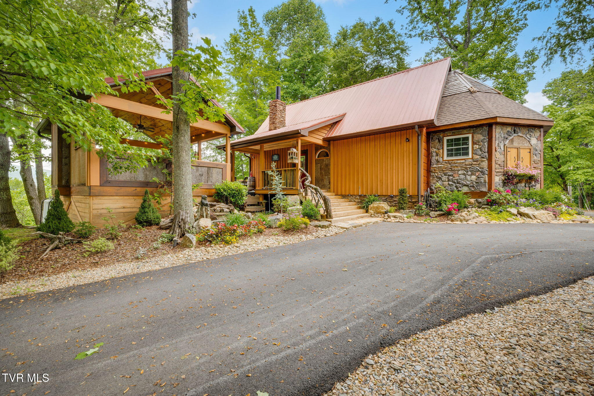 438 Willow Springs Road Elizabethton, TN 37643 - Photo 11 of 161 Main House
