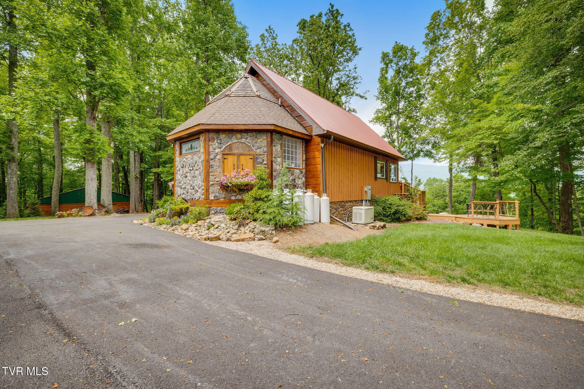 438 Willow Springs Road Elizabethton, TN 37643 - Photo 12 of 161 Main House