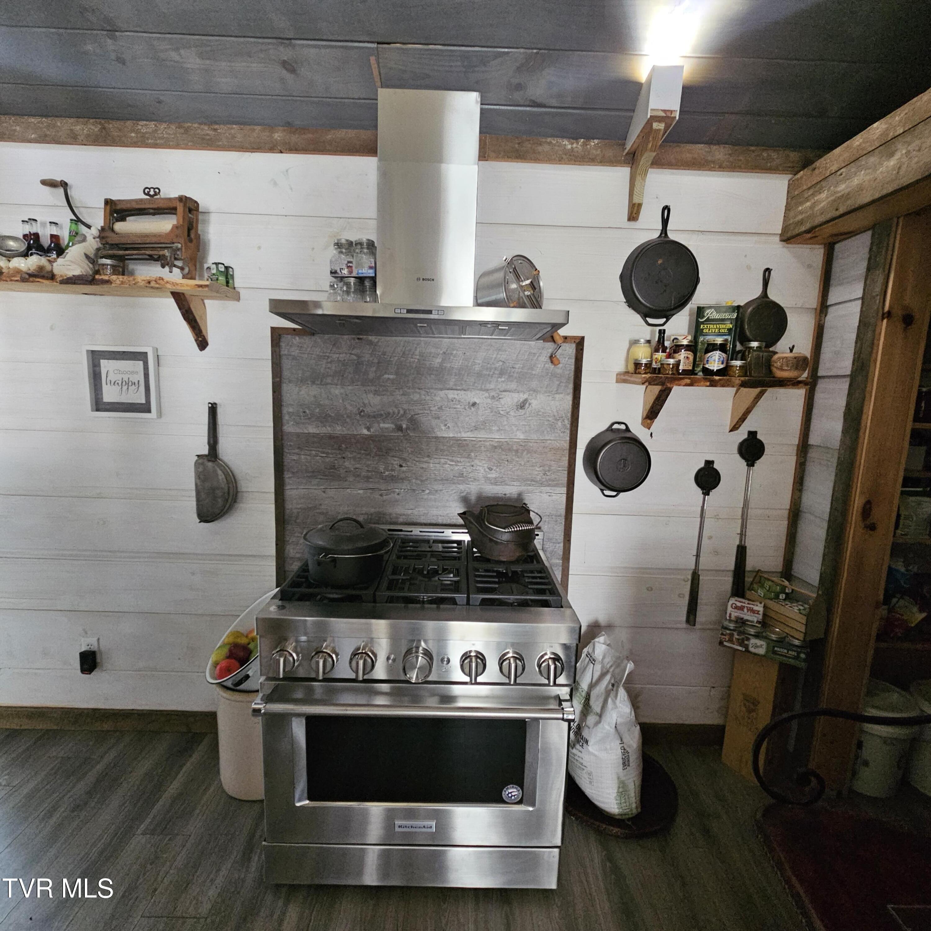438 Willow Springs Road Elizabethton, TN 37643 - Photo 121 of 161 Guest House (24)