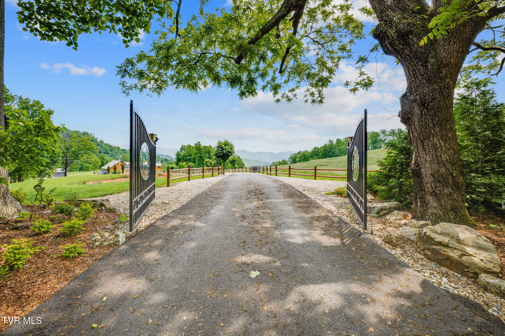 438 Willow Springs Road Elizabethton, TN 37643 - Photo 38 of 161 030