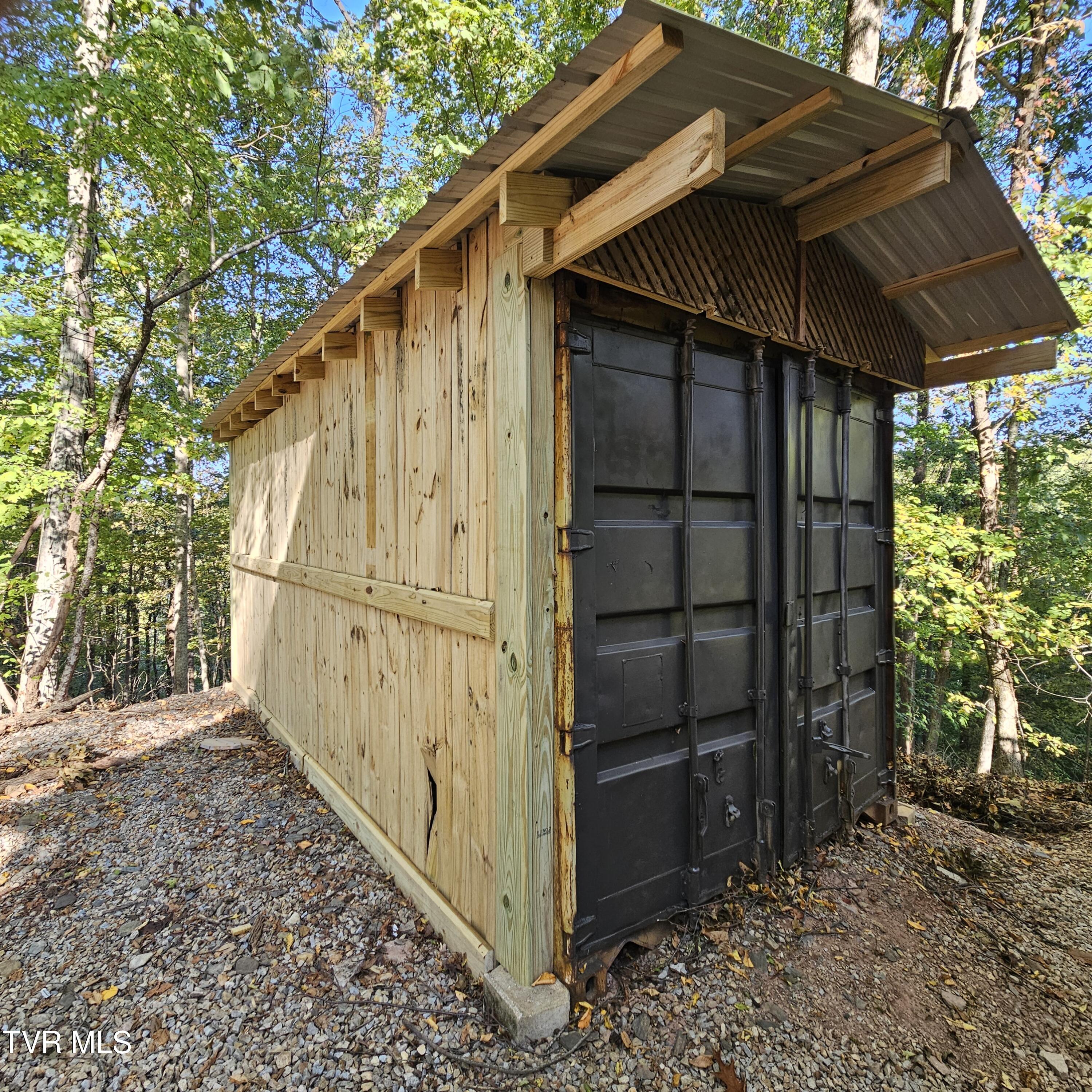 438 Willow Springs Road Elizabethton, TN 37643 - Photo 88 of 161 garage and buildings (20)