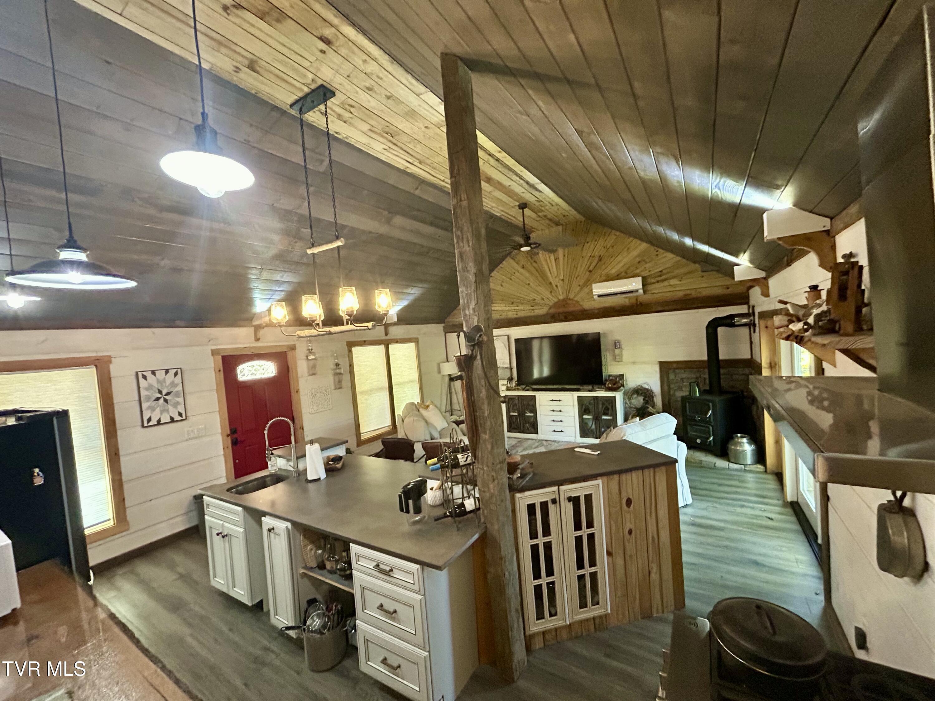 438 Willow Springs Road Elizabethton, TN 37643 - Photo 100 of 161 Guest House (8)