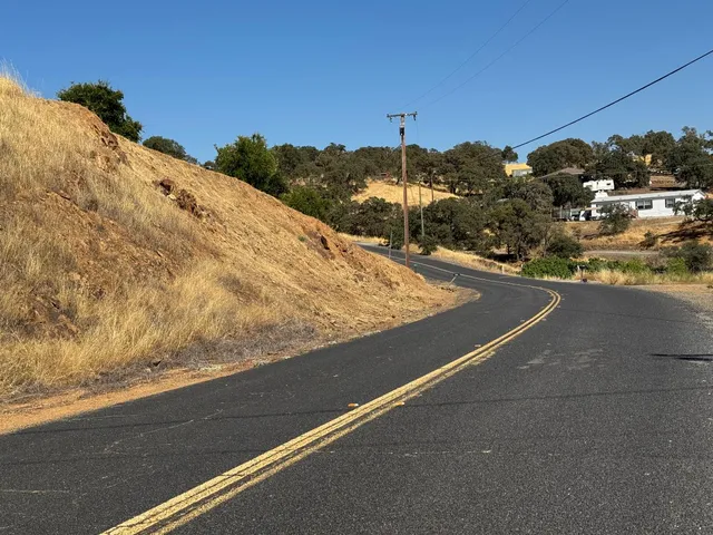 a view of a tennis court