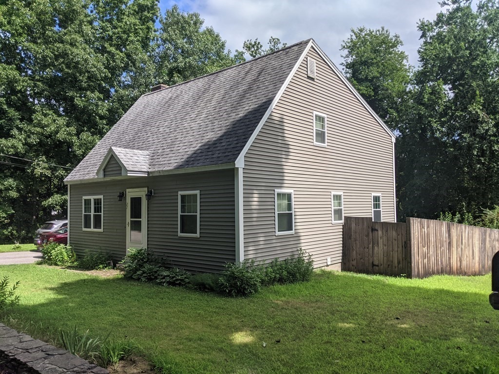 27 Ball Road Kingston, NH 03848 - Photo 2 of 5