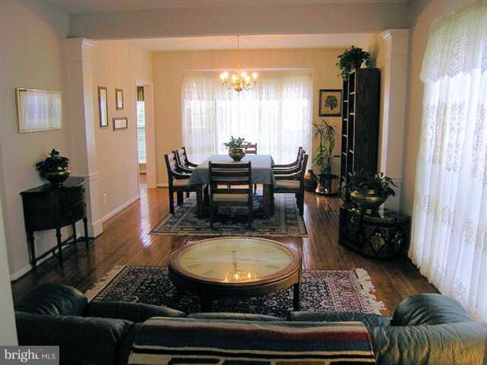 12494 Fox View Way Reston, VA 20191 - Photo 2 of 18 Living Room