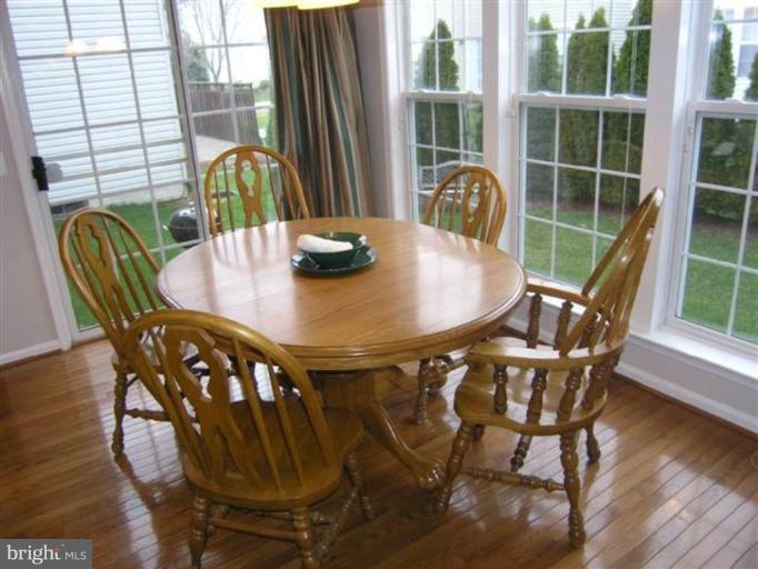 12494 Fox View Way Reston, VA 20191 - Photo 5 of 18 Dining Area
